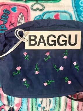 BAGGU Navy Floral Embroidered Crossbody Bag